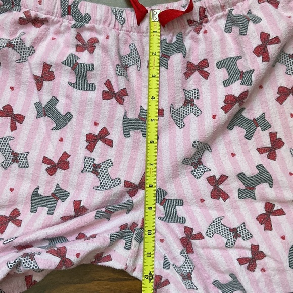 George Holiday pj set in size L - Picture 10 of 11